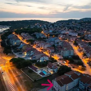 New Near Sea With 3 Bedrooms And 2 Bathrooms Apartment Pula