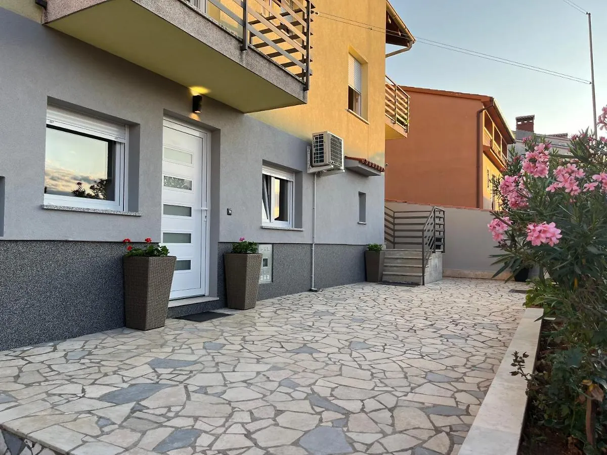 Apartment A & N With Free Private Parking Pula Kroatien